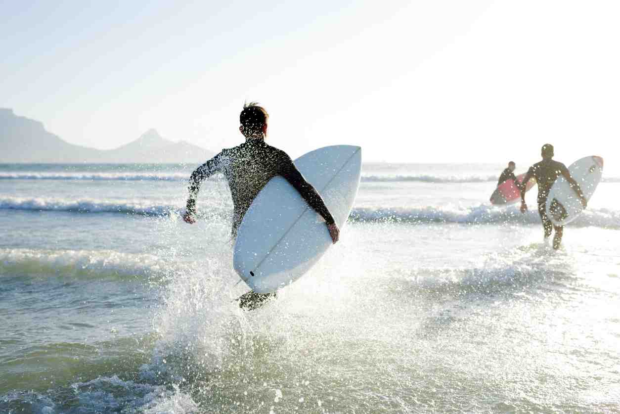 Comment s'appelle le surf avec une voile ?