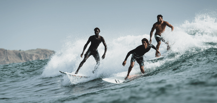 Quand a été inventé le surf ?
