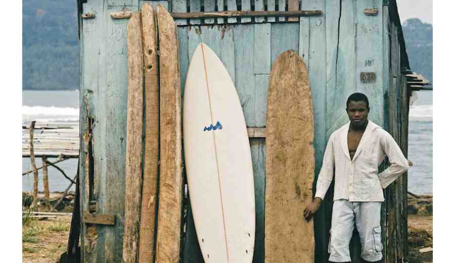 Où a été inventé le surf ?